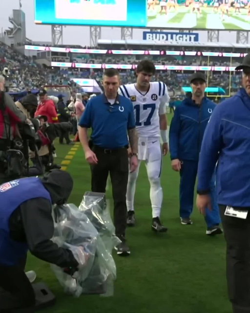 Daniel Jones tore his Achilles and walked off. Tweeting this for not reason at all  