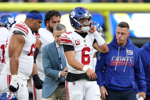 BREAKING - Further testing today revealed Giants QB Jaxson Dart’s knee injury is worse than initially thought, per @AdamSchefter 

Dart could have season-ending knee surgery. 