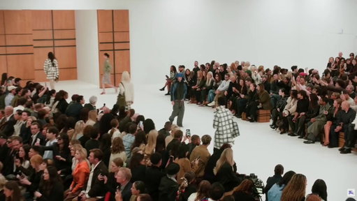 Central Cee walks the runway for Burberry’s Spring/Summer 2027 show at Chelsea College of Arts during London Fashion Week. 🇬🇧 