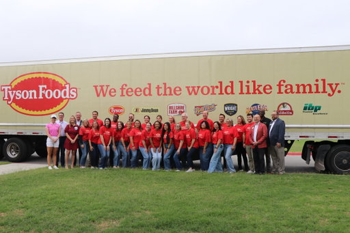 Celebrating 20 years of impact ahead of the NW Arkansas Championship.

Tyson Foods helped support the @nwafoodbank with a $20,000 contribution, 40,000 pounds of protein and hands-on volunteer service from our team members. 

#WeFeedTheWorldLikeFamily 