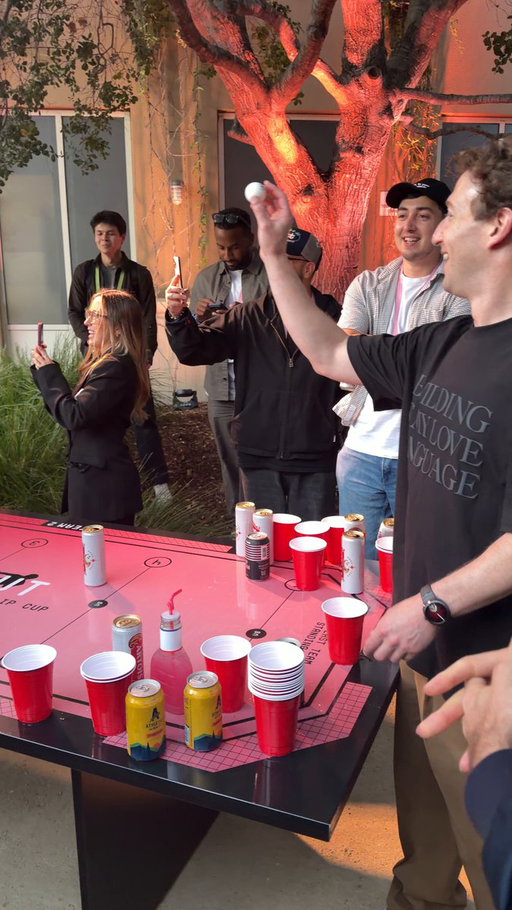 Insane elbow violation by zuck here 