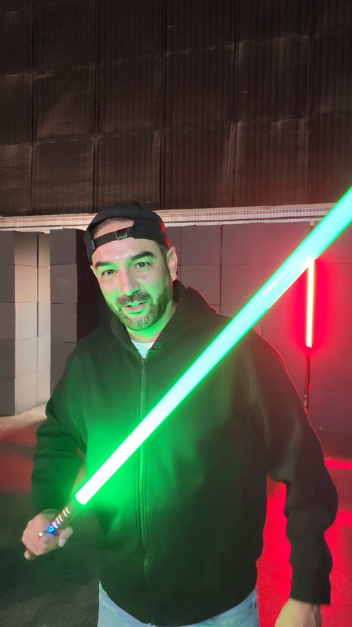 Want to see what the Samsung Galaxy S26FE cameras can do in low light settings. In this quick video I put the  #Samsung #GalaxyS26FE's nightography to the test. Shout out to @samsunguk for the hook up Mark Ellis for the camera work & @BAA_Team  for the choreography on this one! 🔥