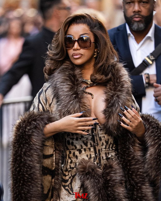 🤎 Cardi B is giving FIERCE as she's seen before the Roberto Cavalli show during Milan Fashion Week. 