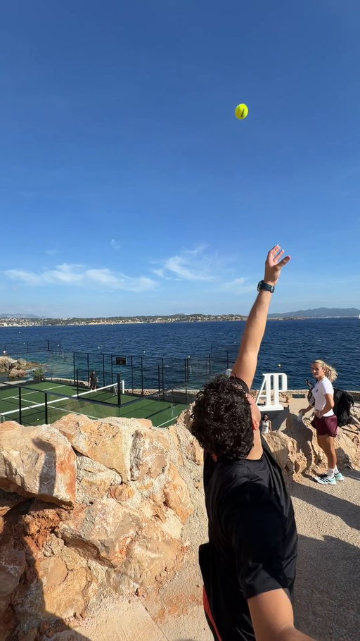 Wait for it… 🎻😮‍💨 Agustín Tapia makes the impossible possible while testing the court ahead of the Audemars Piguet Pro-Am Padel tournament.

#AudemarsPiguet #APxPadel 