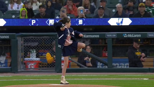She's got her dad's arm 😮‍💨

Justin Verlander's daughter Genevieve tossed a perfect first pitch! 