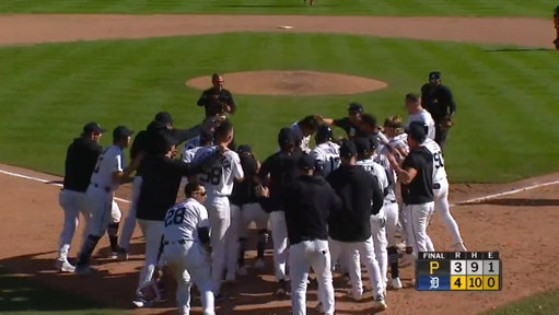 A HOLLYWOOD ENDING FOR JUSTIN VERLANDER! 🎬🔥

Eduardo Valencia (+650) hits a 2-run WALK-OFF HOMER in the 9th to win it for Detroit (-120) in JV's final MLB game! 🤯

Pittsburgh had a 95% win probability before the swing! 📉 