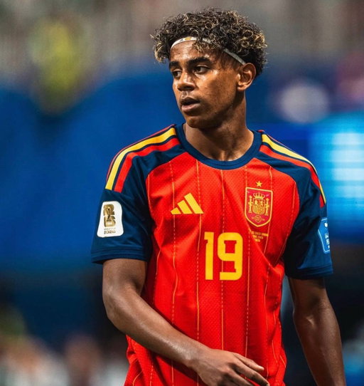🚨| FUN FACT: Lamine Yamal’s last 4 international games have involved Messi, Ronaldo, Mbappé and Harry Kane.

He won all 4 of them. 🏅🔥 