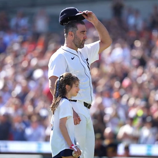 Justin Verlander says goodbye to baseball as his daughter came out to the mound to give him a hug 
