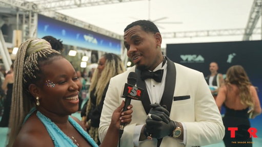 Kevin Gates stepped in at the 2026 VMAs where he opened up about his “powerful” and “magnetic” energy, introduced us to his wife, Mrs. Gates, and explained why he’s gotta keep those special gloves on! 😂 