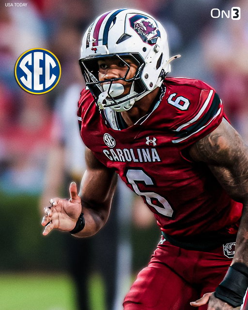 NEW: The SEC and South Carolina have announced a joint one-game suspension of star EDGE Dylan Stewart for throwing a punch at an Alabama player. 

"Such action against an opponent carries a serious risk of injury and has no place in our conference competition," Greg Sankey said. 

https://t.co/ZgVDcJqpdo