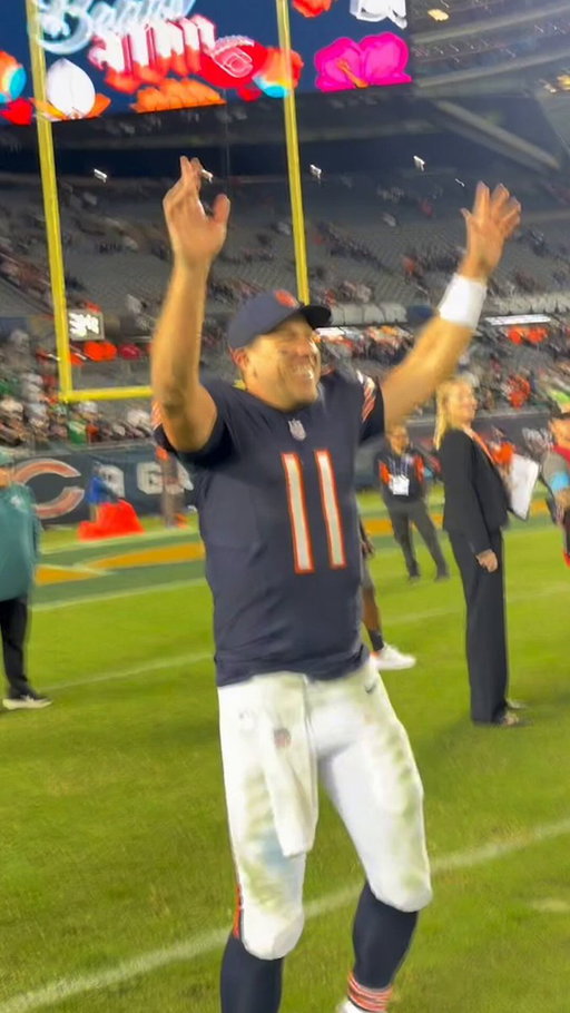 Case Keenum after winning his first NFL game in 1,016 days 😄 