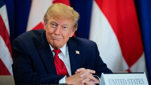 Donald Trump Signs ‘Super Intelligence’ Agreement With Awkward Misspelling Details: https://t.co/MozDwfAwhs 