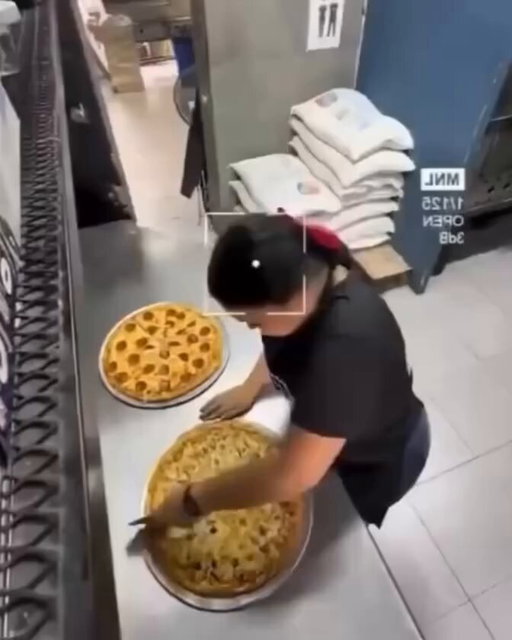 Pizza employee gets caught finessing slice from someone’s order

[H/T: IG guysrunningfromcop] 