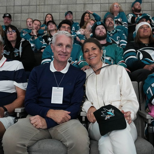 From Sweden to San Jose. 🇸🇪✈️

Ivar Stenberg's parents are here to watch his NHL debut. 
