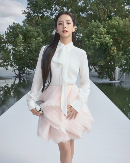 JISOO at the Dior Summer 2027 Women’s Show.

#DiorSummer27 