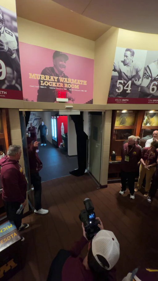 SURF’S UP 🌊〽️

#RTB #SkiUMah #Gophers 