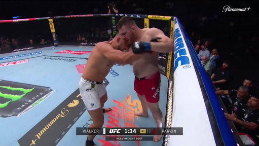 Johnny Walker with a NASTY clinch knee KO  
