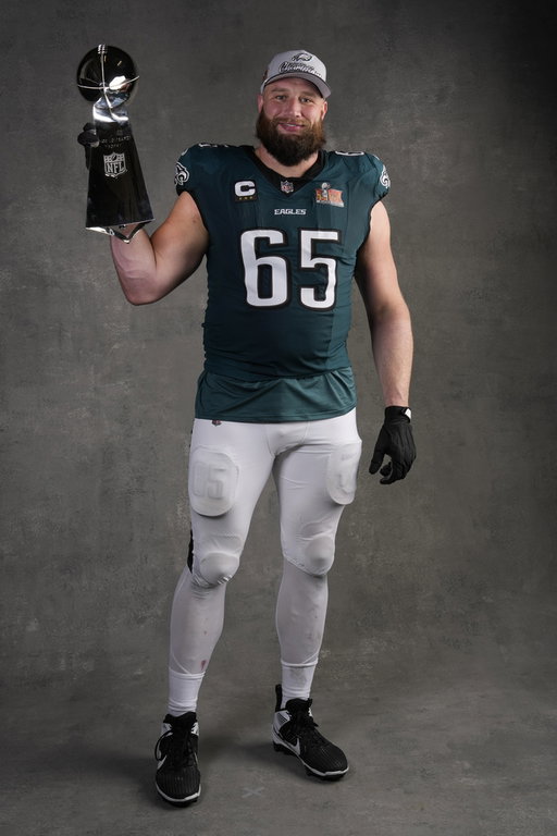 2x Super Bowl champion Lane Johnson announces his retirement after 14 seasons. 