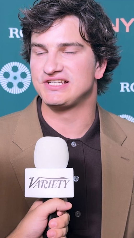 Will Angus, who appears in “Artificial” as Anthropic co-founder Dario Amodei, says Andrew Garfield “nailed” his performance as Sam Altman:

“He has this vocal fry in between lines, kind of when he’s thinking, that he really nailed. The walk, the head movements. It was spooky.”

https://t.co/0kJ5q9tw8y