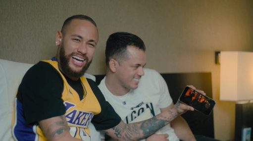 Neymar watching an old video in his camera roll of Lionel Messi dancing after a Champions League win:

“Look at Messi. He was dancing. Luis Suarez, Messi and I. Plastered.” 😭

What a trio 😂

📺 Neymar: The Perfect Chaos 