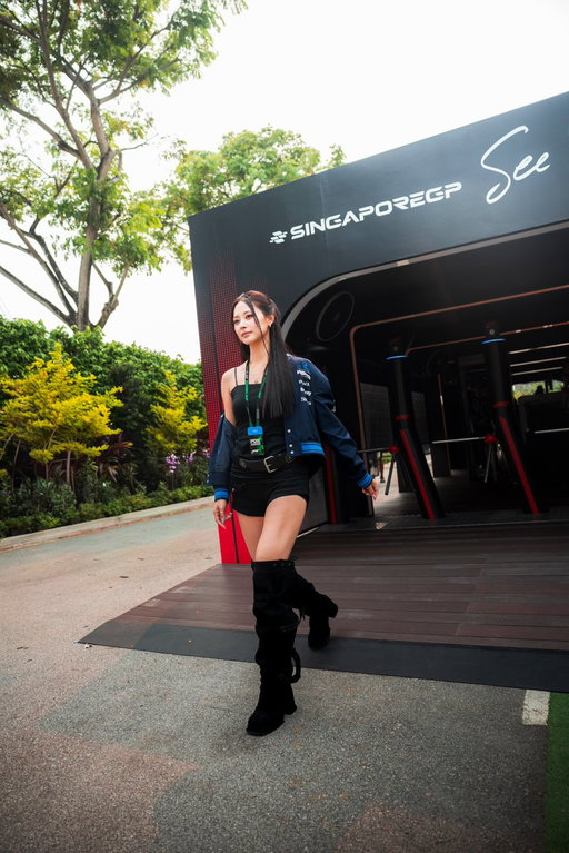 Making her F1 debut ✨ Hi, TZUYU 💙 