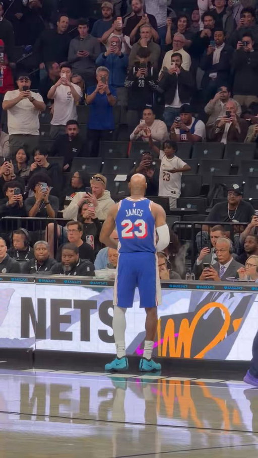 LEBRON FIRST CHALK TOSS AS A PHILADELPHIA 76ER 

(via @Kyle_zorn, @tickpick) 