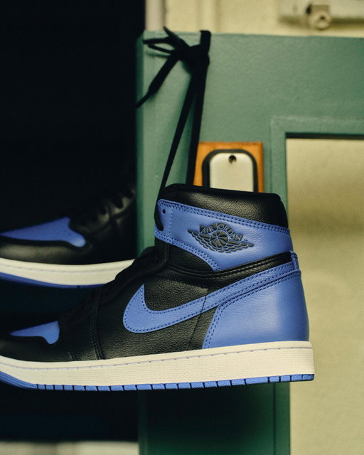 🚀 The Timeless Royal Colorway. 🔵 The Air Jordan 1 High Retro "Royal" launches today at 9am CST.🚨 Link: https://bit.ly/3W9eOC0 #jordan1 #airjordan #royal 