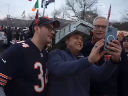 When George McCaskey stiff-armed a Packers fan 🤣🤣 