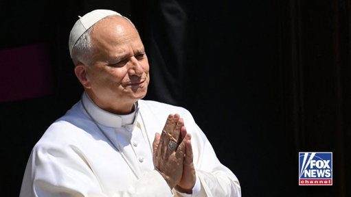BREAKING: Pope Leo XIV announced Sunday that he will undergo surgery to remove a small nodule from his lung, revealing the unexpected health concern to thousands of faithful gathered in St. Peter's Square following his traditional Angelus prayer.

The 71-year-old pontiff said doctors discovered the "localized" nodule at a "very early stage" and recommended its removal.

The surgery is scheduled for early next week.

Read more about the pope's upcoming surgery: https://t.co/2oT75meVUi