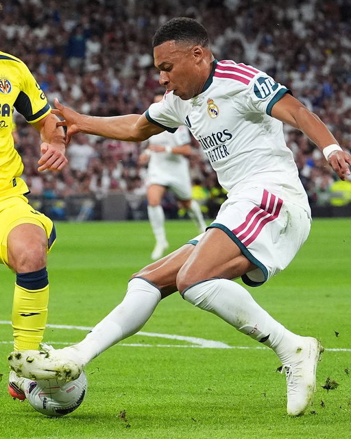 Kylian Mbappé debuted a new On boot in his return to the pitch, what our thoughts? 👀⚽️

📸: Getty 