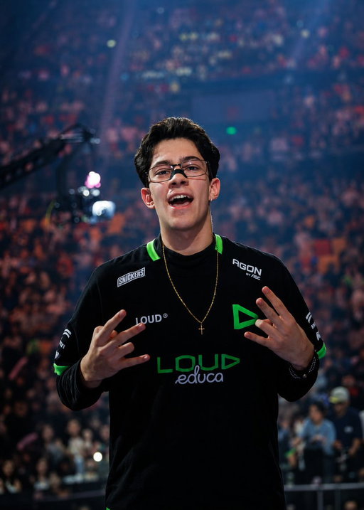 NEW 🚨: Polymarket traders predict LOUD 🇧🇷 as the FAVORITES to win Champions 🏆 2026 

They have a 42% chance of winning the event after their stellar performances against Paper Rex 🇸🇬 and NRG 🇺🇸

Vitality 🇪🇺 - 26%
100 Thieves 🇺🇸 - 26%
G2 🇺🇸 - 11% 

Who's winning it? http://polymarket.com/r/WI3PG8b
