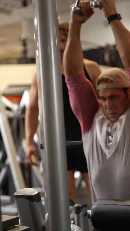 Old school back training I learned straight from Lou Ferrigno while we trained together in the early 90’s, and now handing down to @joebaena so he can take his training to the next level 

This is one of those exercises that doesn’t just build your back, i 
