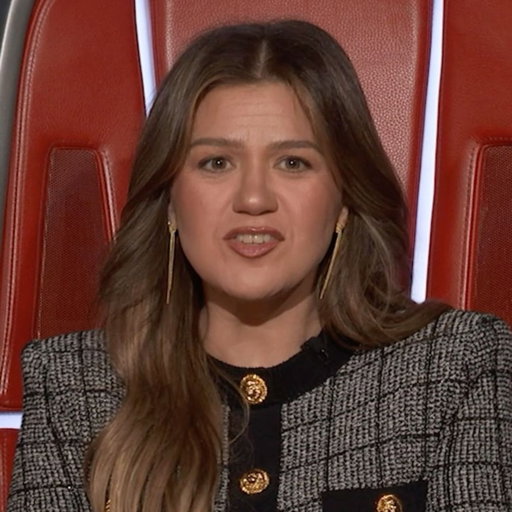 Kelly Clarkson's dispute with a Brooklyn shop over a $15,000 singing bird toy is taking over the internet 

The owner insists the bird is their mascot and was never for sale, while Clarkson called them "liars" who treated her as if she couldn't afford it 