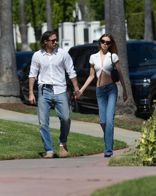 Brooklyn Beckham and wife Nicola Peltz were spotted taking a walk in Los Angeles, CA 📸: BACKGRID 