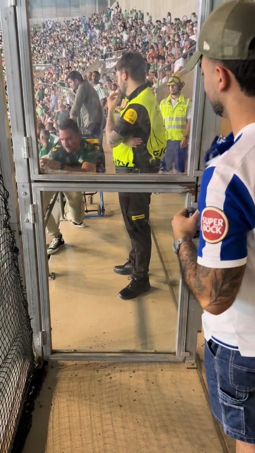 🚨Real Betis and FC Porto fans exchanged scarves ahead of their Champions League match  