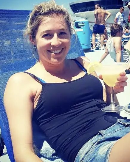 Woman who lost her battle with cancer left behind a note on what matters most (2017)

[via/ FB Holly Butcher] 