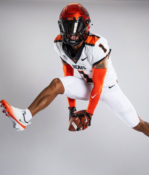 Santa Ana (Calif.) Mater Dei WR Gavin Honore has committed to Oregon State and broke down why he chose the Beavers

"I'm so thankful for the opportunity, and I love the all-around fit."

Intel: https://www.on3.com/rivals/news/oregon-state-lands-commitment-from-wr-gavin-honore-i-love-the-offense-and-scheme-fit/ 
