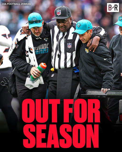 NFL Umpire Larry Smith has been ruled out for the rest of the 2026 season after suffering a non-contact leg injury in London, per @footballzebras 

Smith appeared to slip while receiving a football and was later carted off the field 