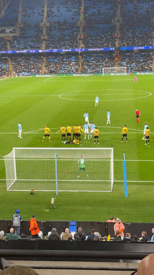 Elliot Anderson fires Manchester City ahead against AEK Athens with his first EVER Champions League goal! 💥 

All 10 fans in attendance go wild… 👀 