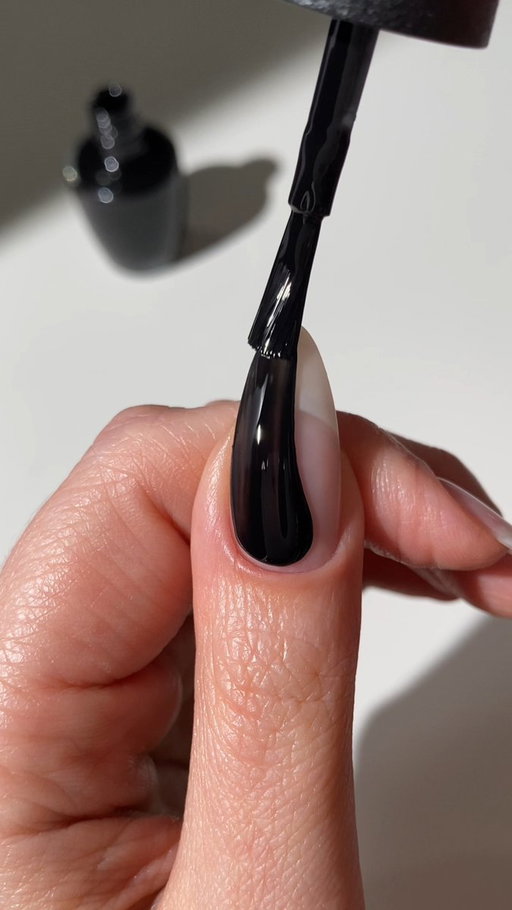 Black Onyx 🖤 A true jet black. A forever classic. 