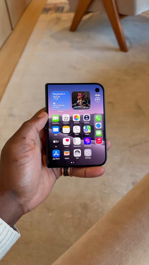 Left handed folks, you’re safe #iPhoneDuo 