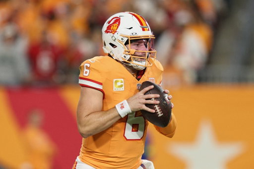 Baker Mayfield will wear a custom glove for his injured right hand in Week 7.

The glove was invented by Tampa Bay Rays home clubhouse attendant Nick Bond, who took a receiver’s glove and ripped off the thumb while inserting a support.

"I said our guy can do anything. They worked together and kind of Frankensteined a glove together working with their trainers, Baker and Nick Bond," said Rays home clubhouse/equipment manager Tyler Wall.

(per @NFLSTROUD)