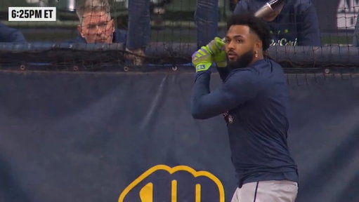 Junior Caminero hit a baseball so far during batting practice that it smoked the FOX Sports set in the back of the stadium 😳

Via: @FOXSports 