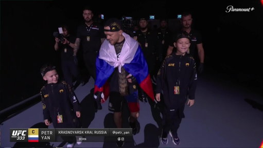 Petr Yan walking out with his two sons for his title fight ❤️

[ #UFC333 | LIVE on @paramountplus ] 