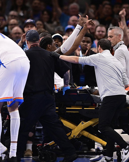 Prayers up for J-Dub 🙏

Oklahoma City Thunder star Jalen Williams was stretchered off the court after suffering a horrific leg injury during tonight’s game against the Clippers. Williams gave fans a thumbs up as he was taken out of the arena.

[via/ GettyImages] 
