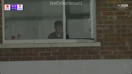 🚨This kid was literally able to watch Arsenal’s match vs Fleetwood town from his home window  