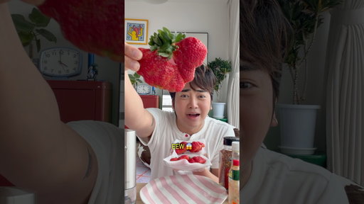 MUTANT STRAWBERRIES IN JAPAN 🍓🇯🇵 #tastetest #mukbang #japan #fruits