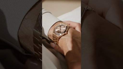 Refined style complemented by the technical sophistication of an ultra-thin movement