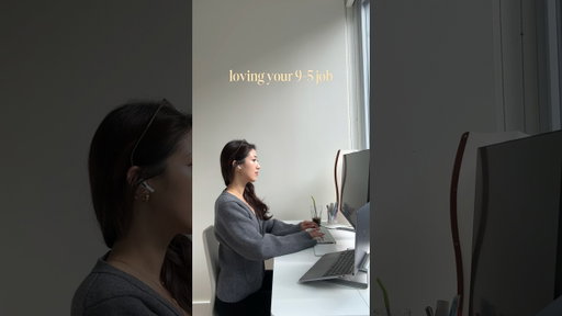 Normalize loving your 9-5 job 👩🏻‍💻