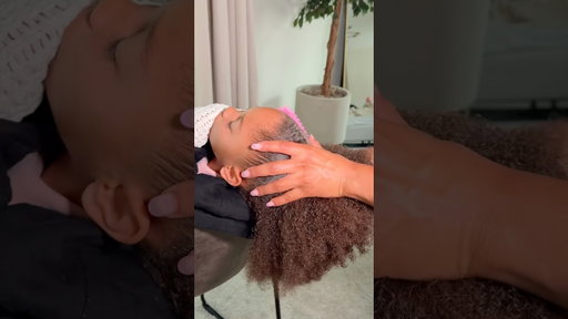 5 minute curly hair￼ refresh! With my favorite products to use on Zoe. 🙌🏽￼